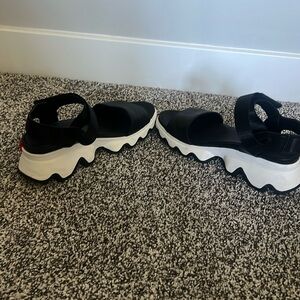 Size 7.5 sorel sandals great condition